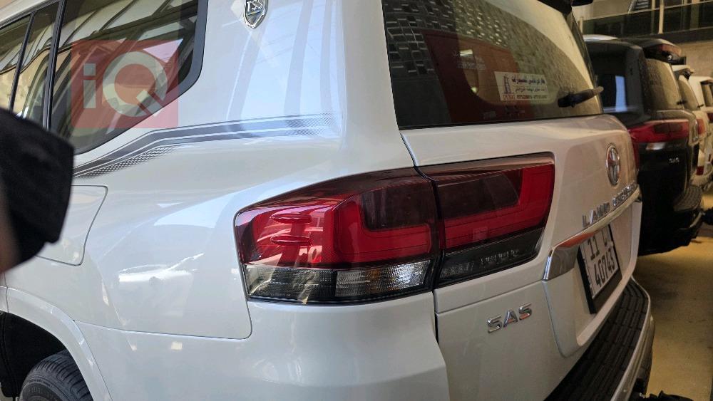 تويوتا لاندكروزر